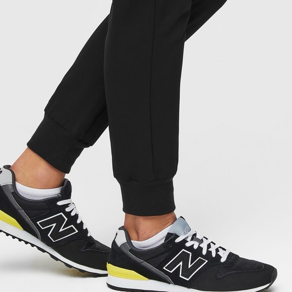 Figs Zamora Jogger Scrub Pants - Picture 6 of 7